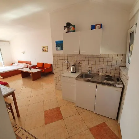 Studio Badnje Apartment